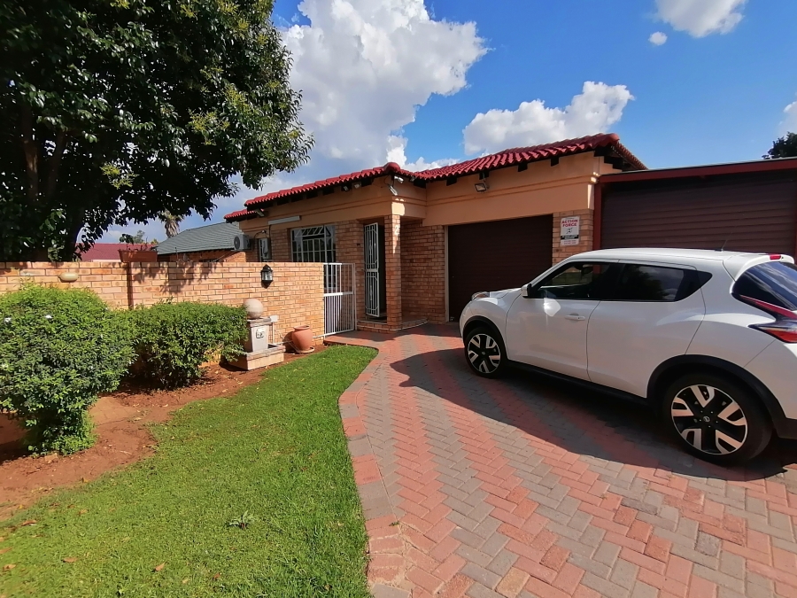 2 Bedroom Property for Sale in Meiringspark Ext 4 North West